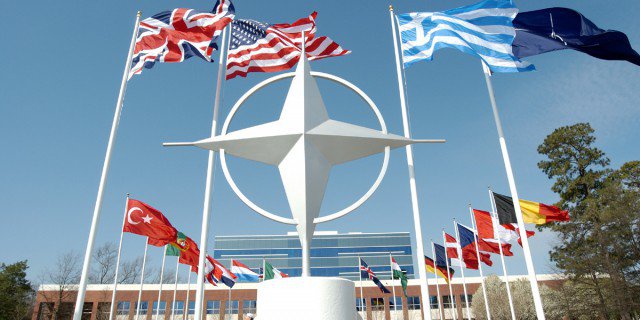 25 страны НАТО выслали дипломатов России